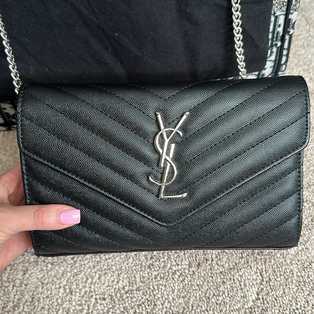 Crossbody wallet on chain